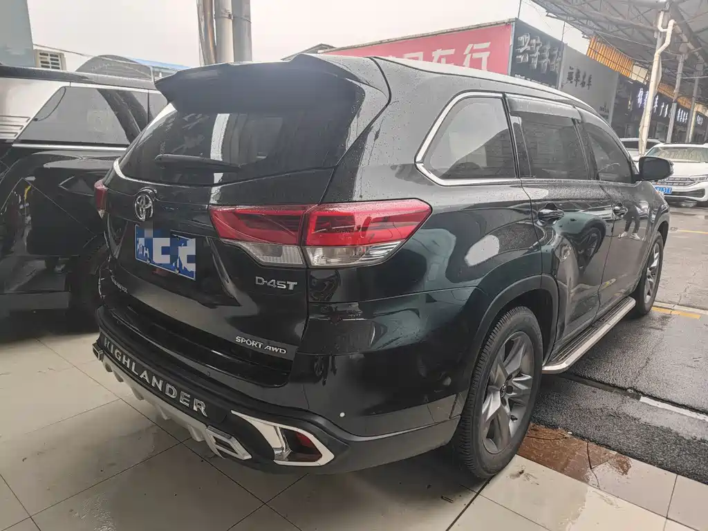 Toyota Highlander — фото 10