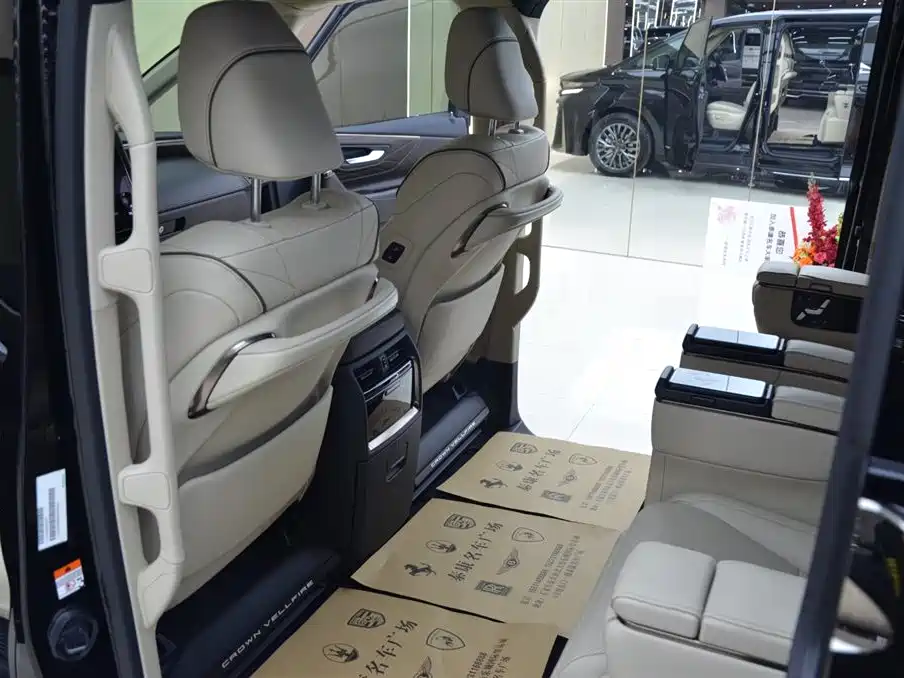 Toyota Vellfire — фото 5
