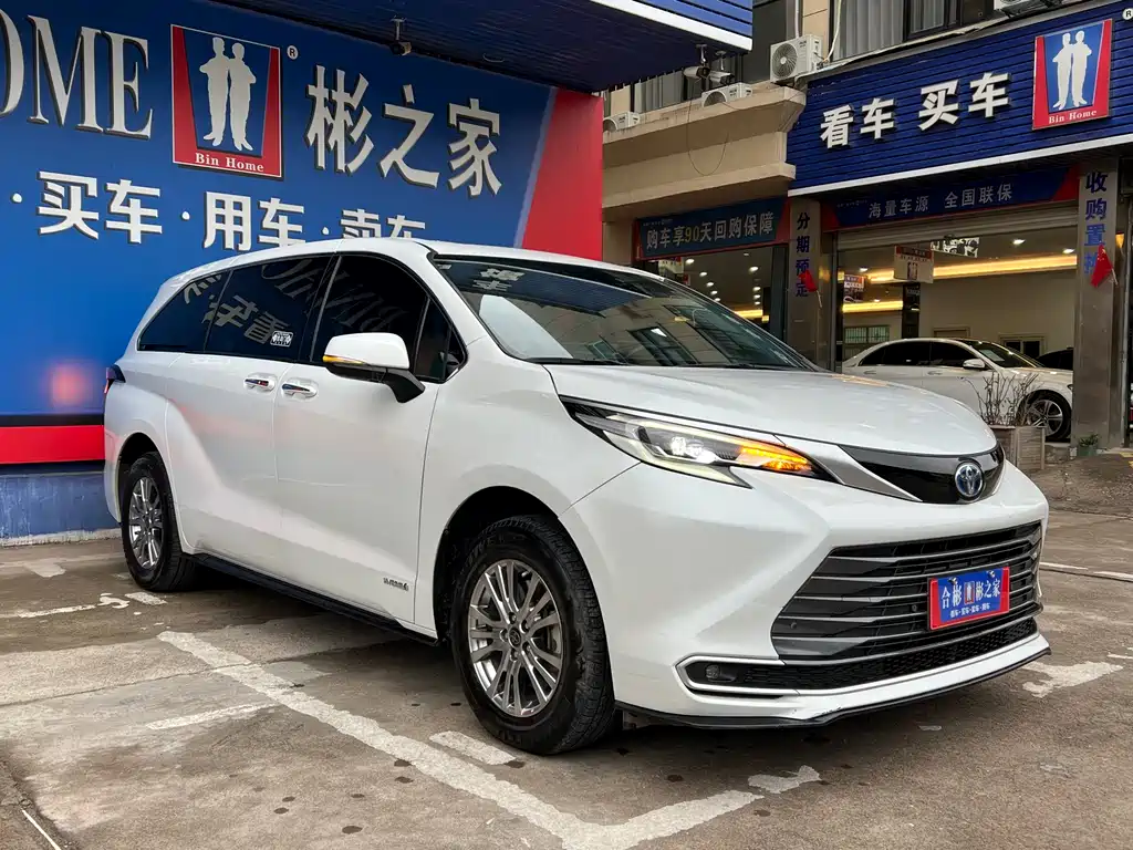 Toyota Sienna — фото 2