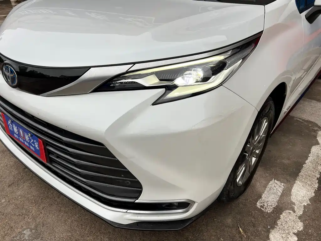 Toyota Sienna — фото 29