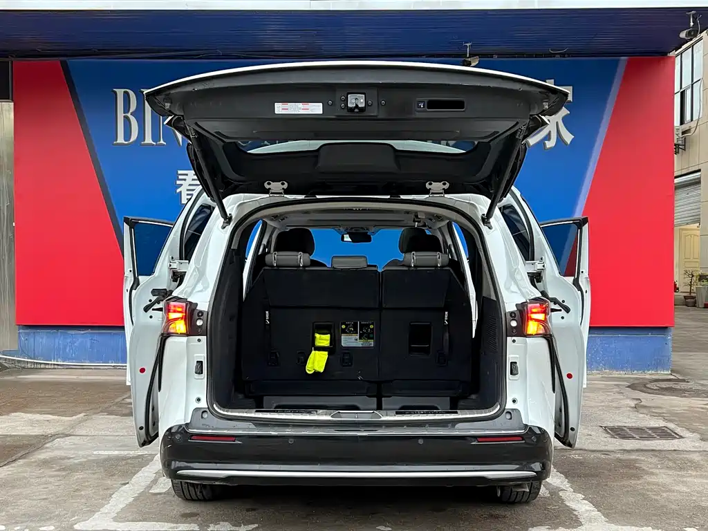 Toyota Sienna — фото 9