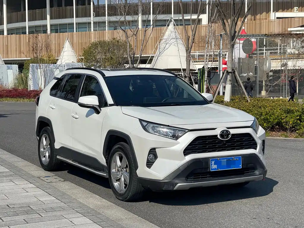Toyota RAV4 — фото 3