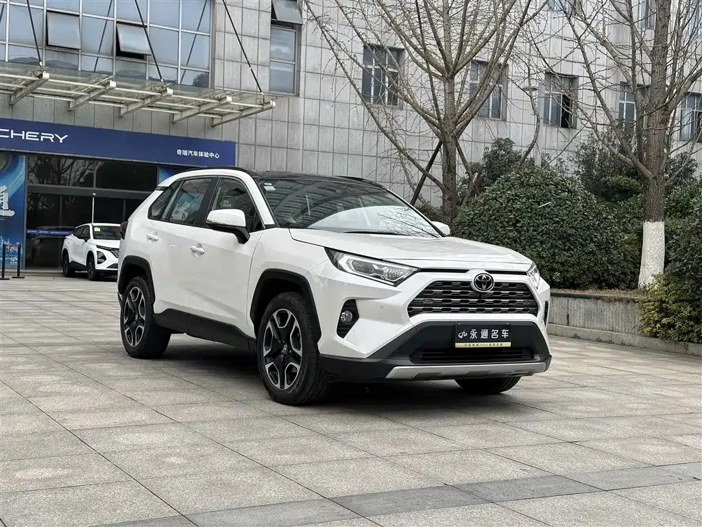 Toyota RAV4 — фото 3