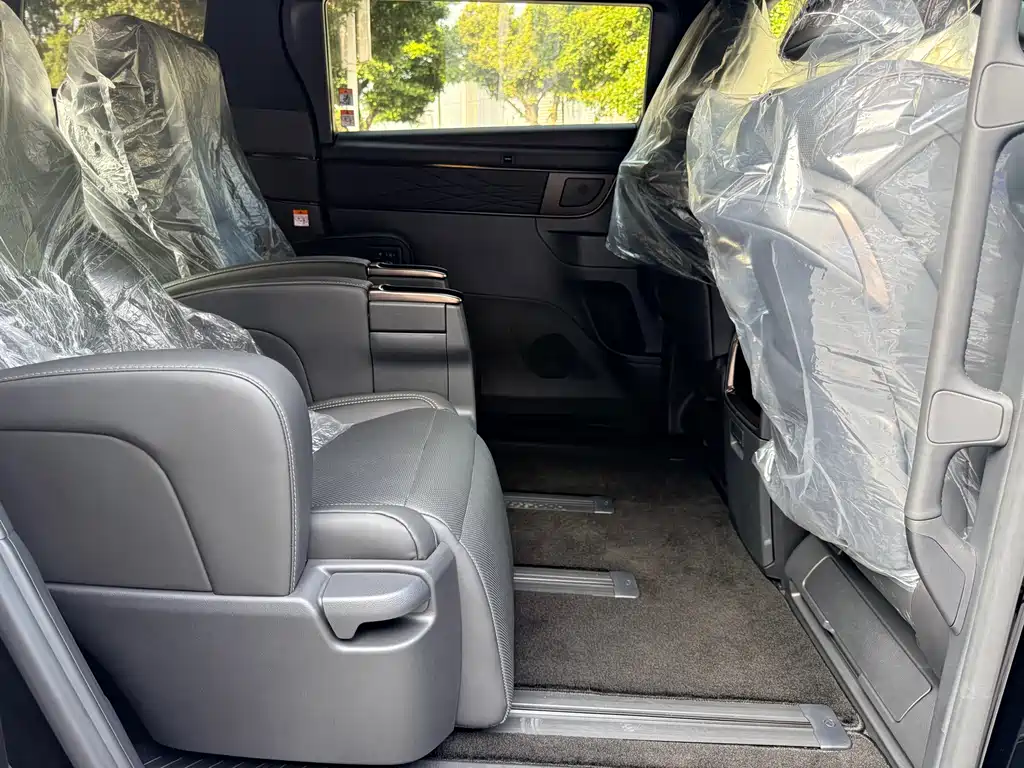 Toyota Alphard — фото 10
