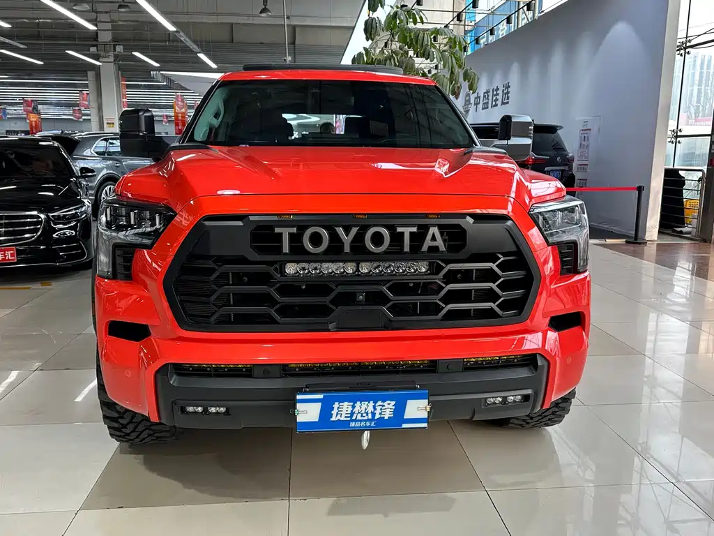Toyota Sequoia — фото 2