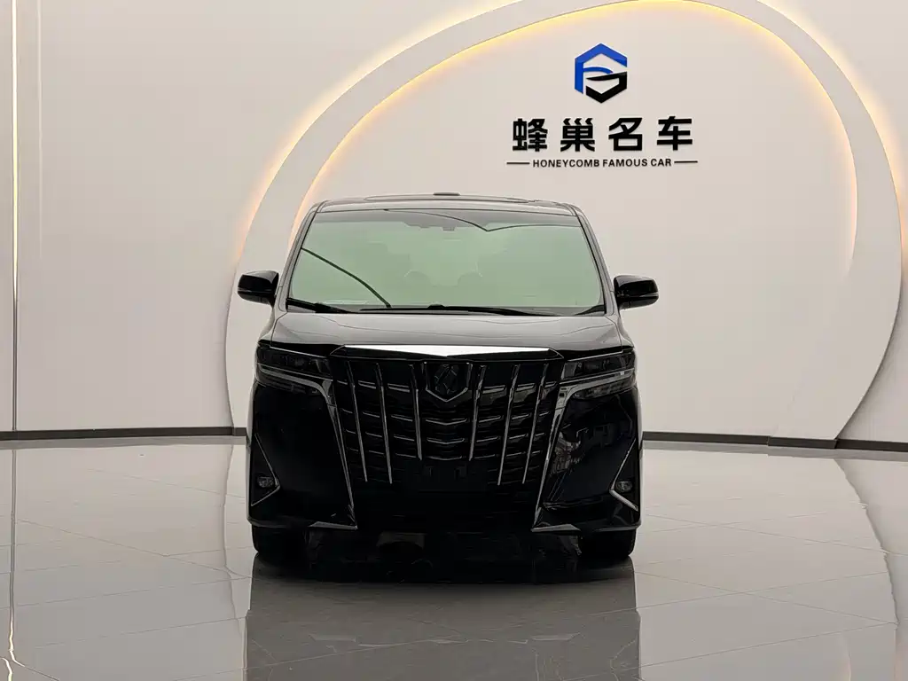 Toyota Alphard — фото 2