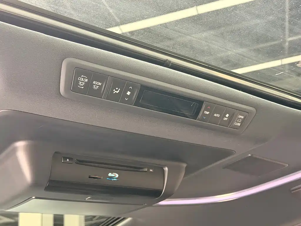 Toyota Alphard — фото 13