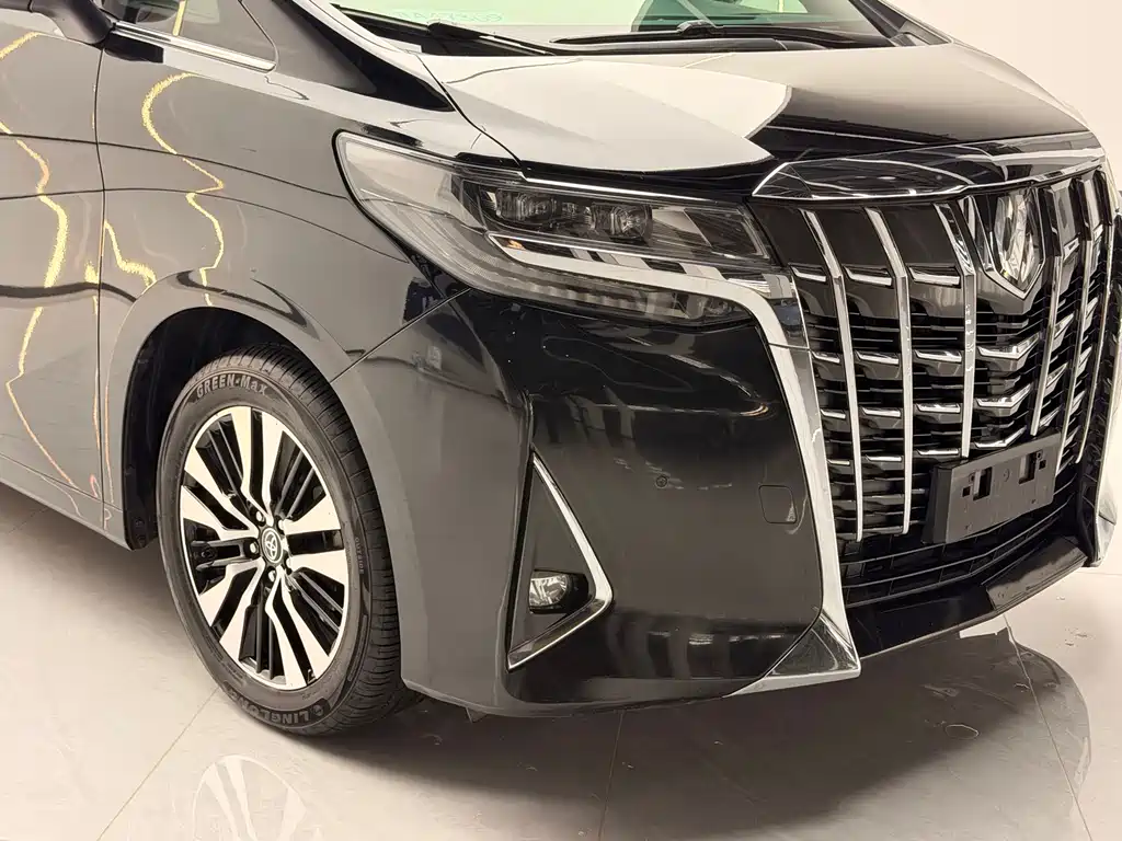 Toyota Alphard — фото 18