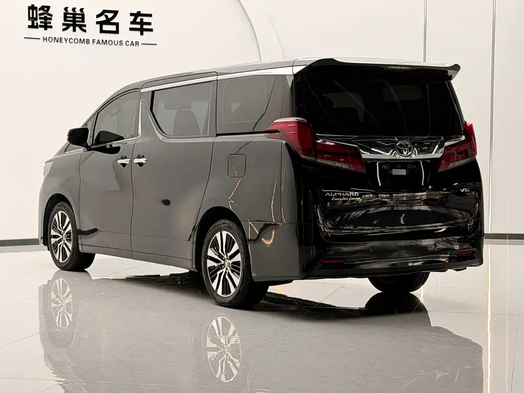 Toyota Alphard — фото 20