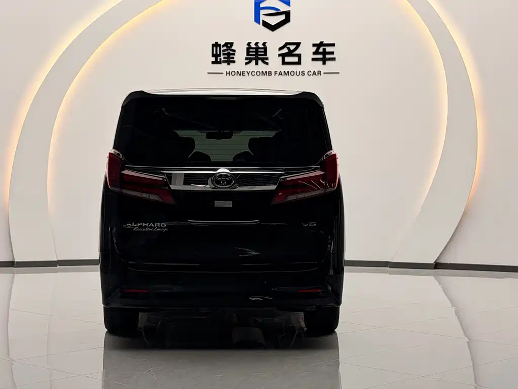 Toyota Alphard — фото 21