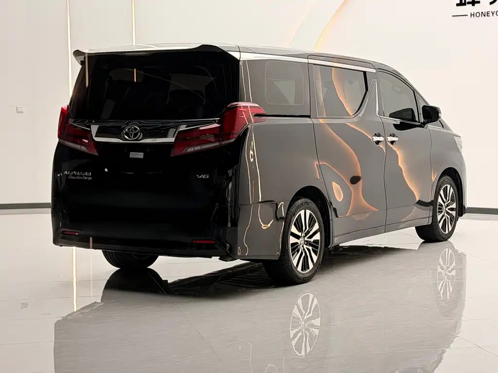 Toyota Alphard — фото 22