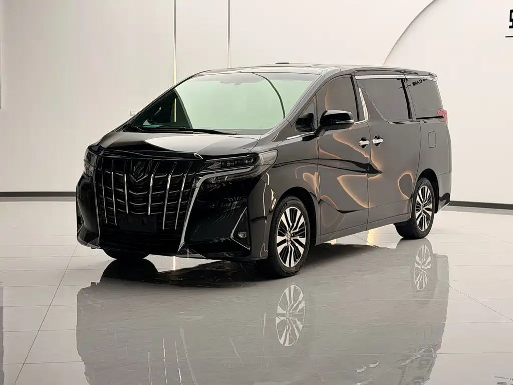 Toyota Alphard — фото 1