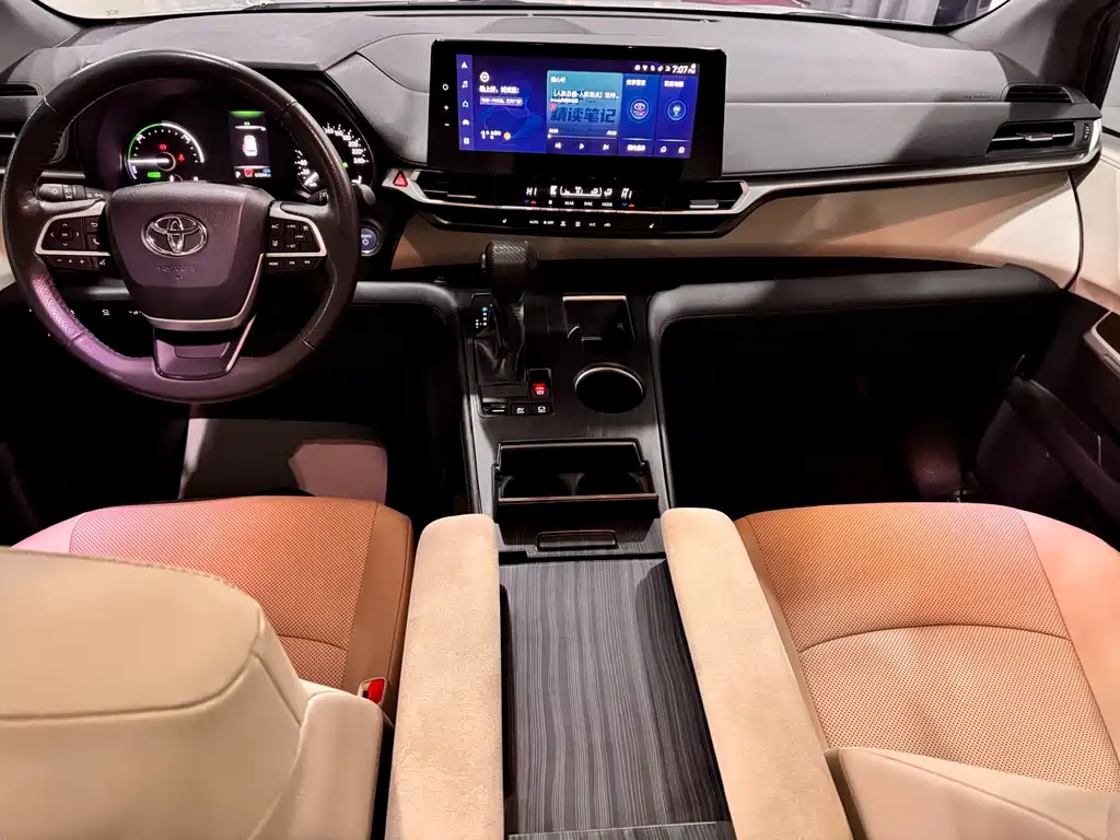 Toyota Granvia — фото 9