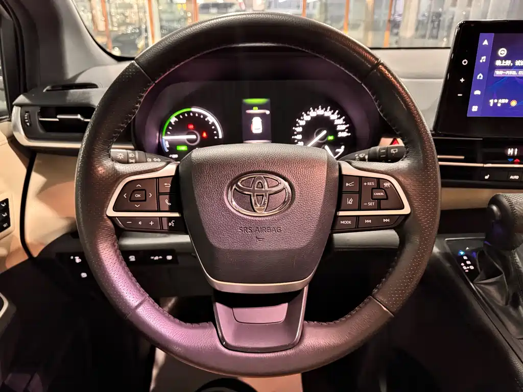 Toyota Granvia — фото 10