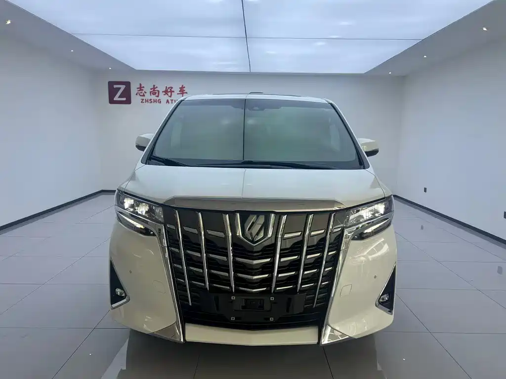 Toyota Alphard — фото 2