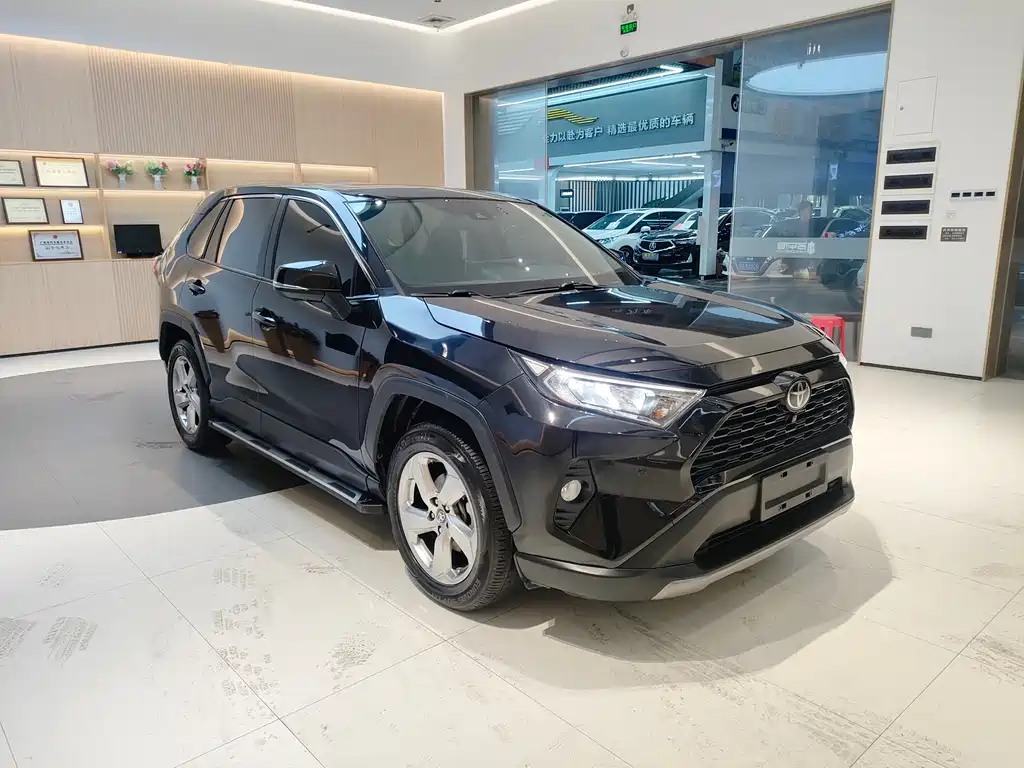 Toyota RAV4 — фото 2