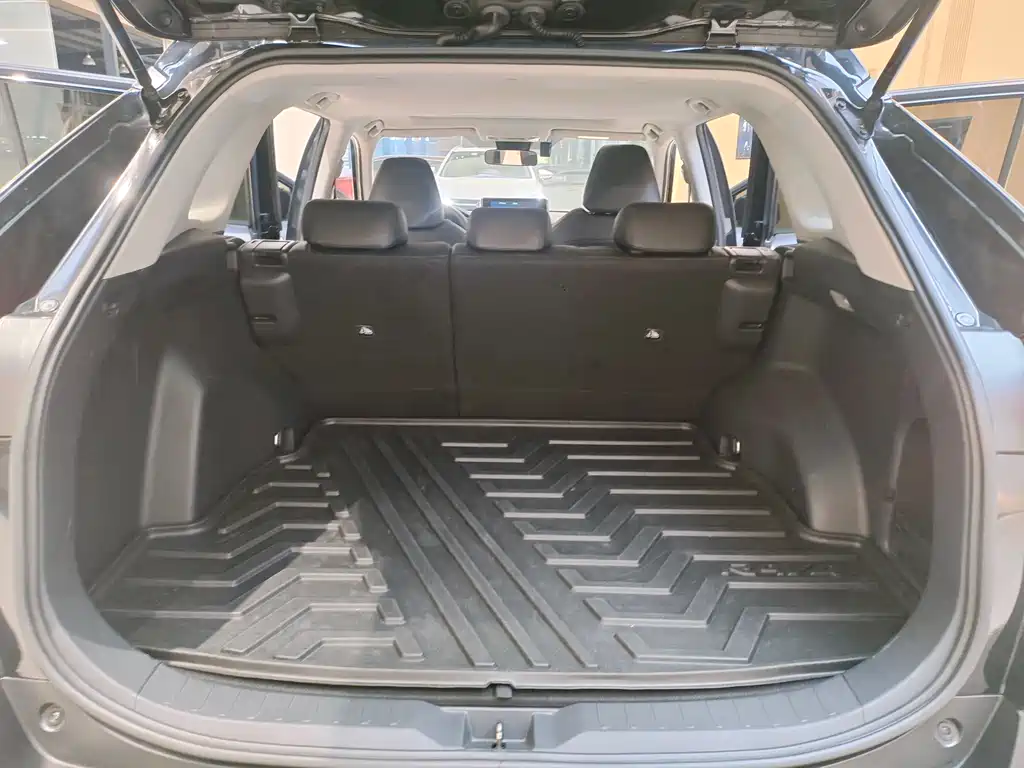 Toyota RAV4 — фото 13