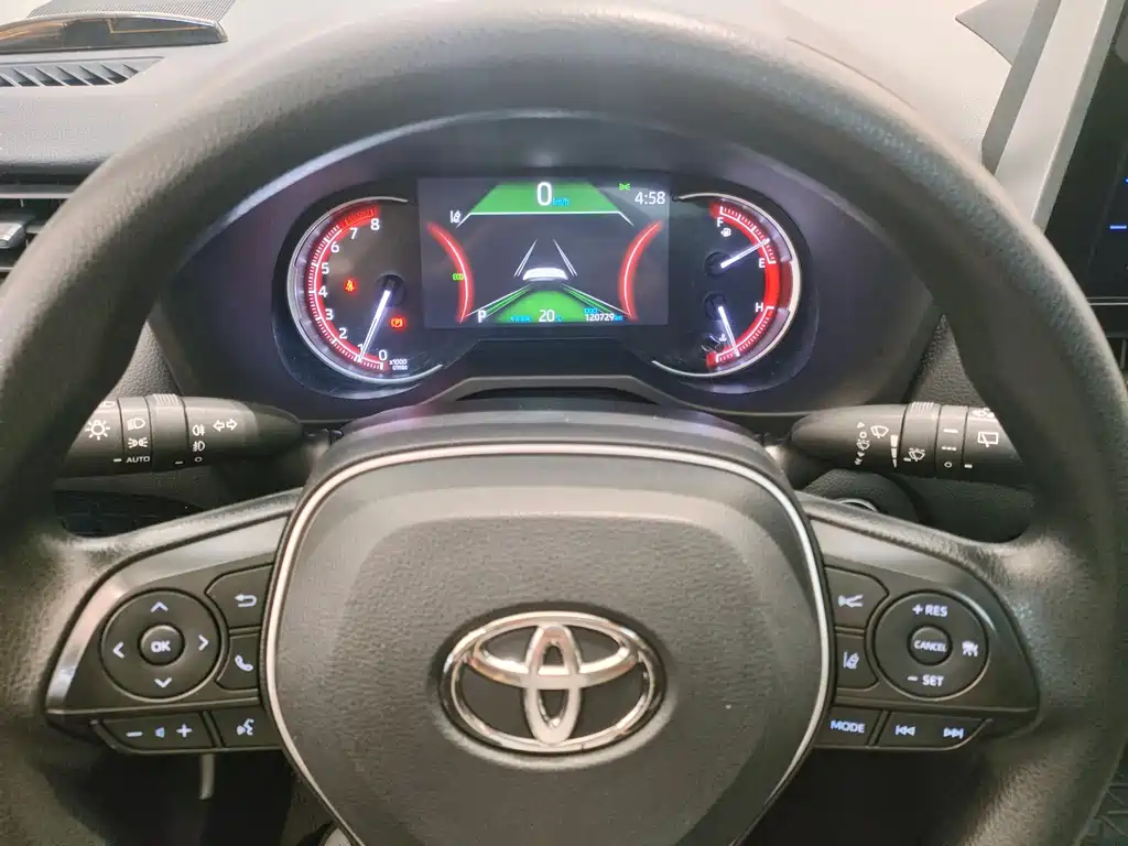 Toyota RAV4 — фото 15