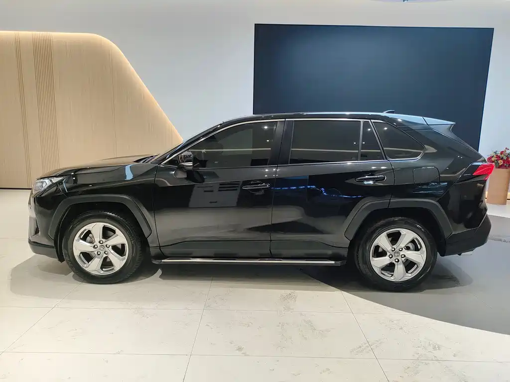 Toyota RAV4 — фото 4