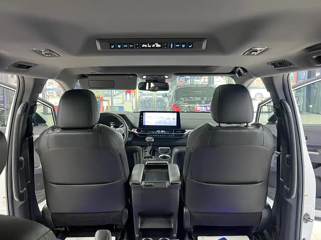 Toyota Sienna — фото 11