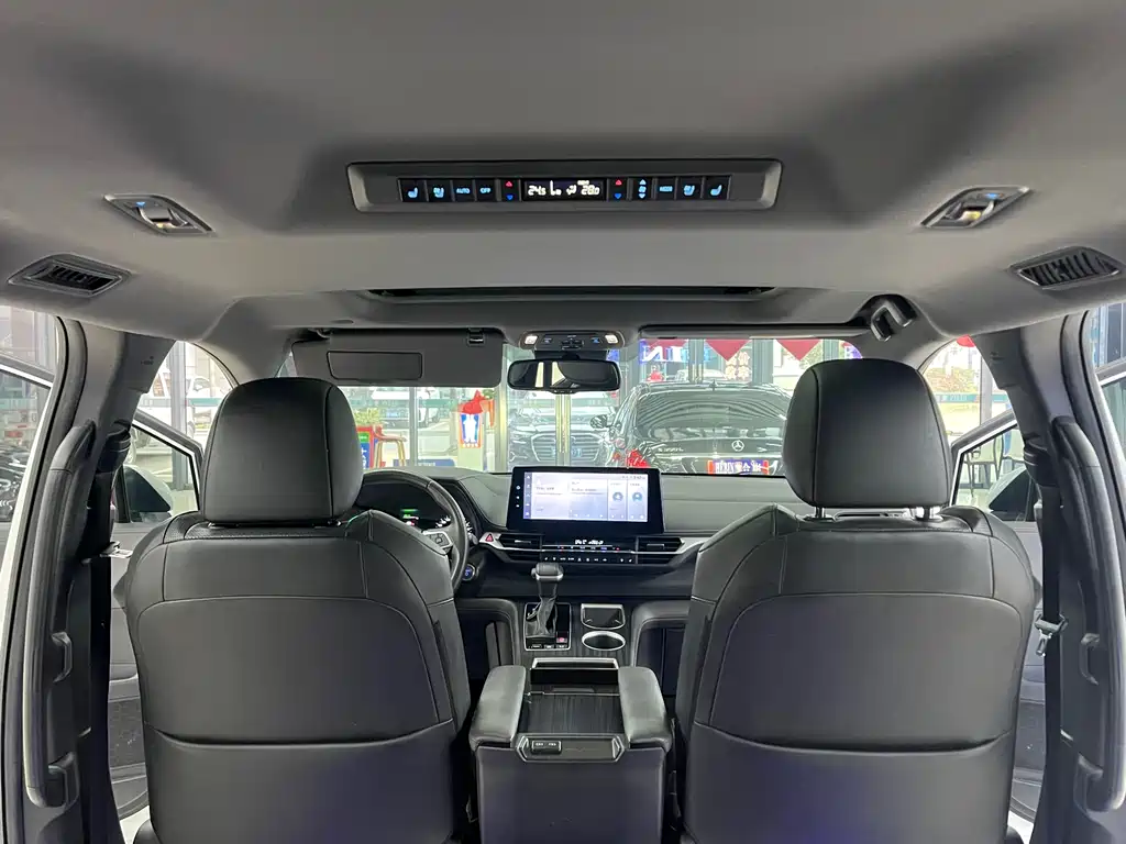 Toyota Sienna — фото 29