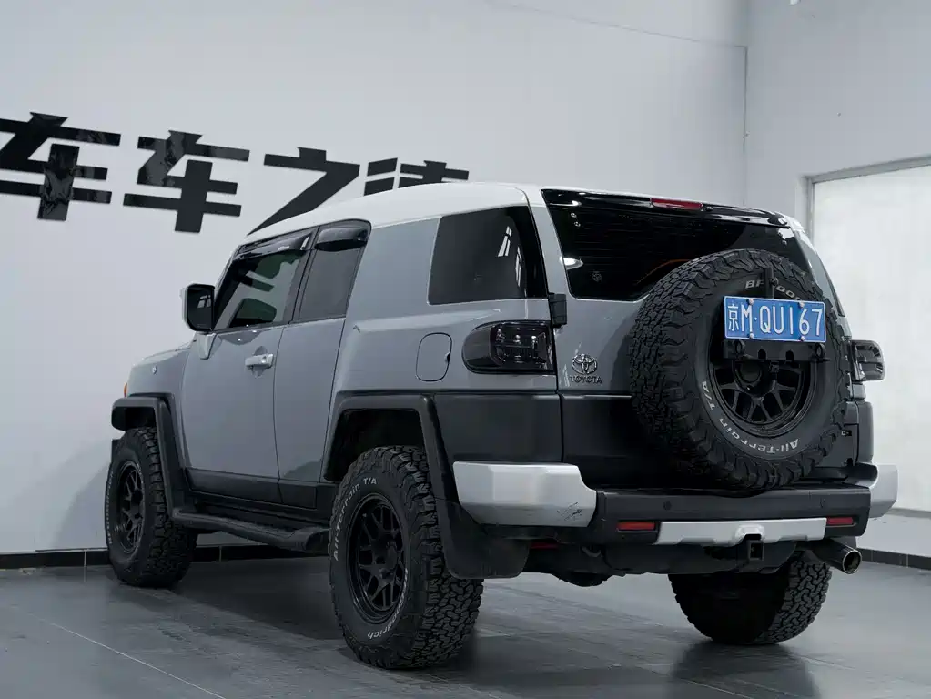 Toyota FJ Cruiser — фото 21