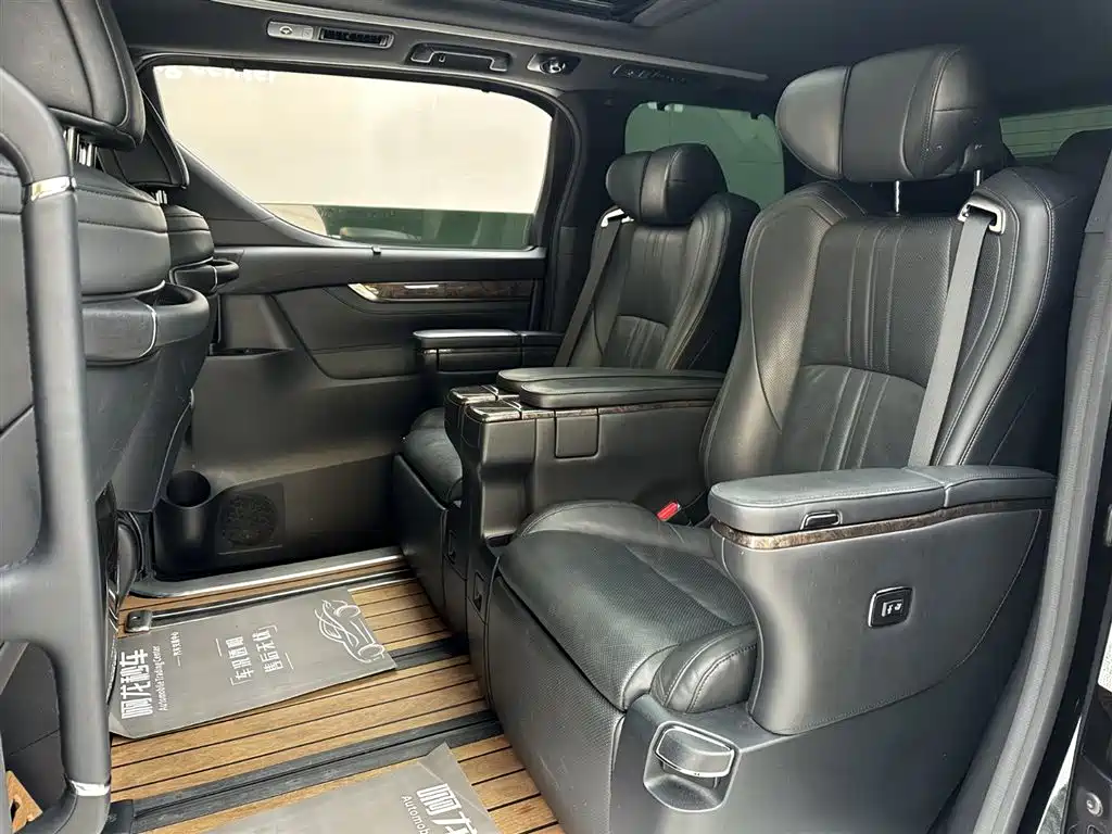 Toyota Vellfire — фото 11