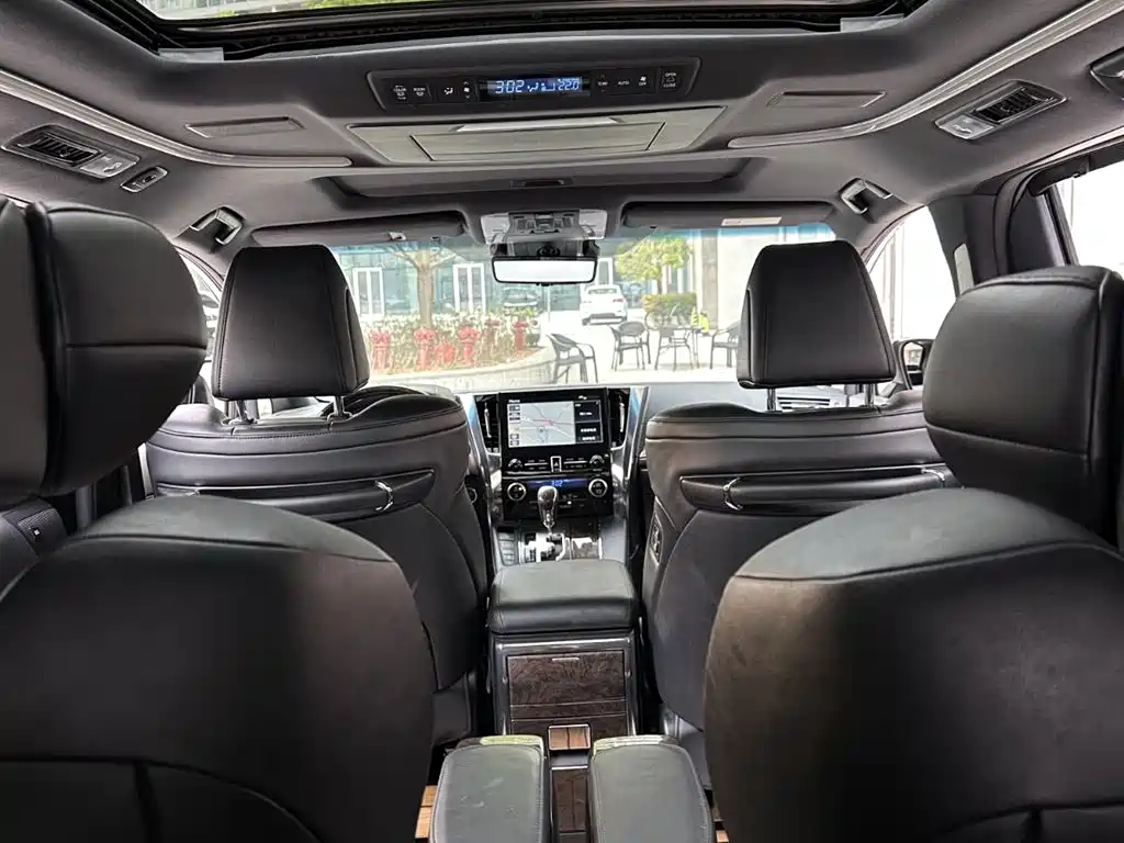 Toyota Vellfire — фото 13