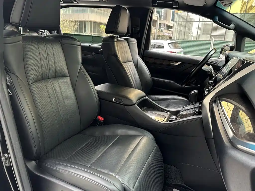 Toyota Vellfire — фото 15