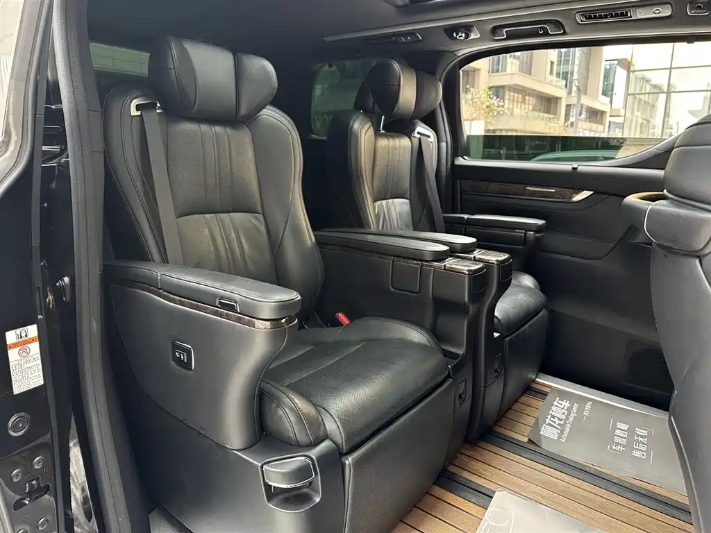 Toyota Vellfire — фото 16