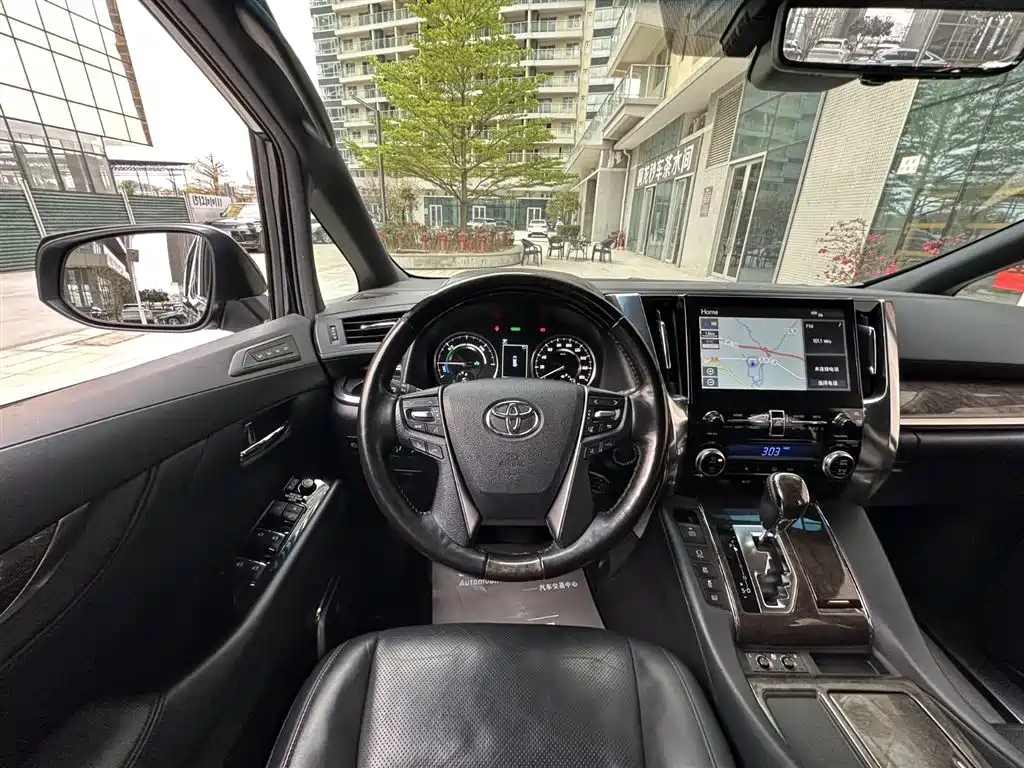 Toyota Vellfire — фото 18
