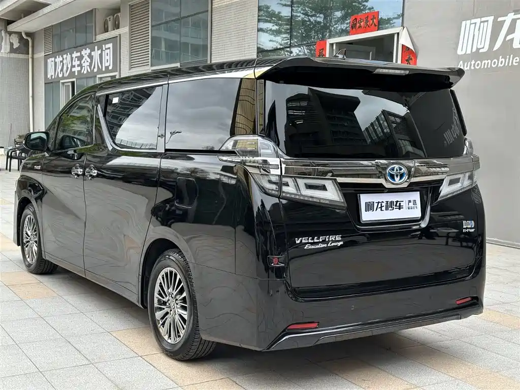 Toyota Vellfire — фото 8