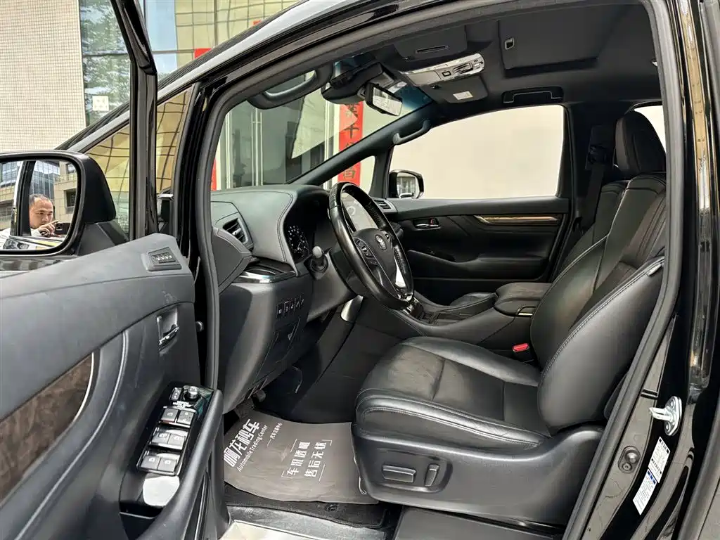 Toyota Vellfire — фото 9