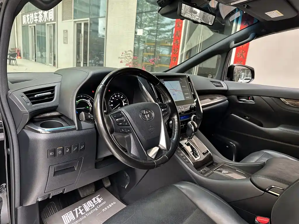 Toyota Vellfire — фото 10