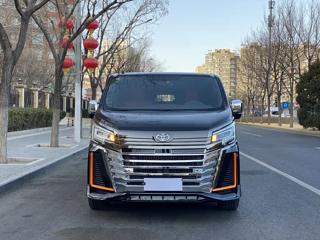 Toyota Hiace — фото 2