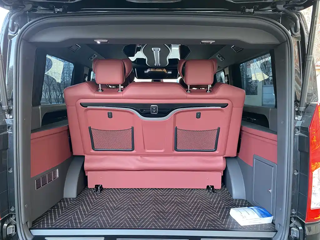 Toyota Hiace — фото 13