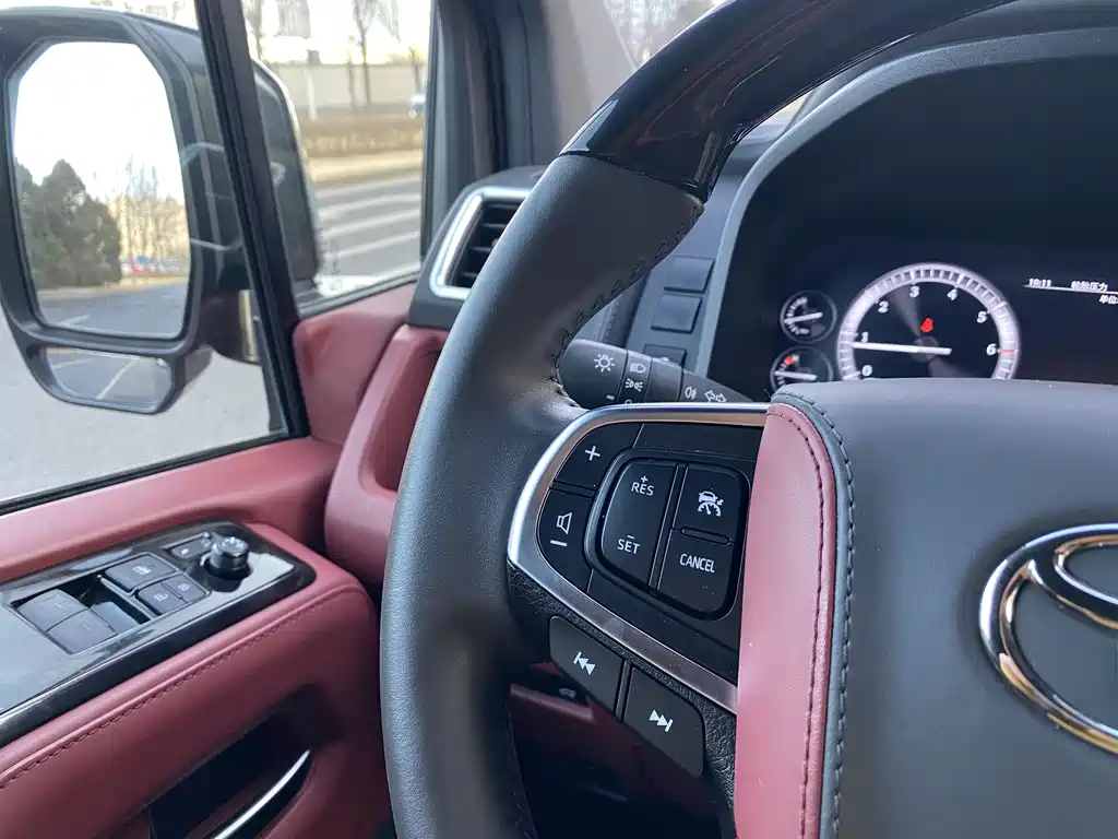 Toyota Hiace — фото 17