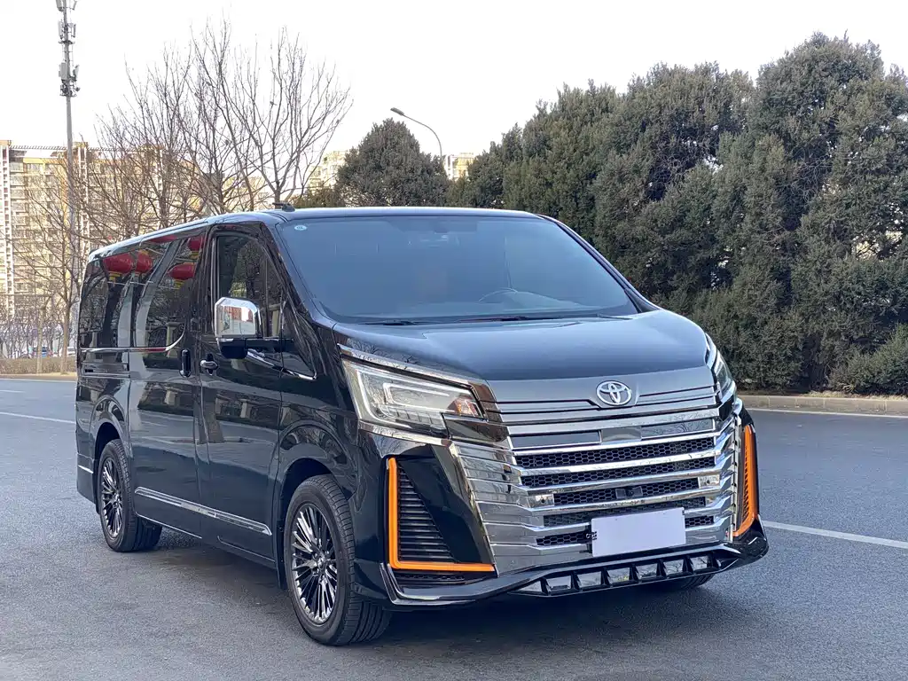 Toyota Hiace — фото 3