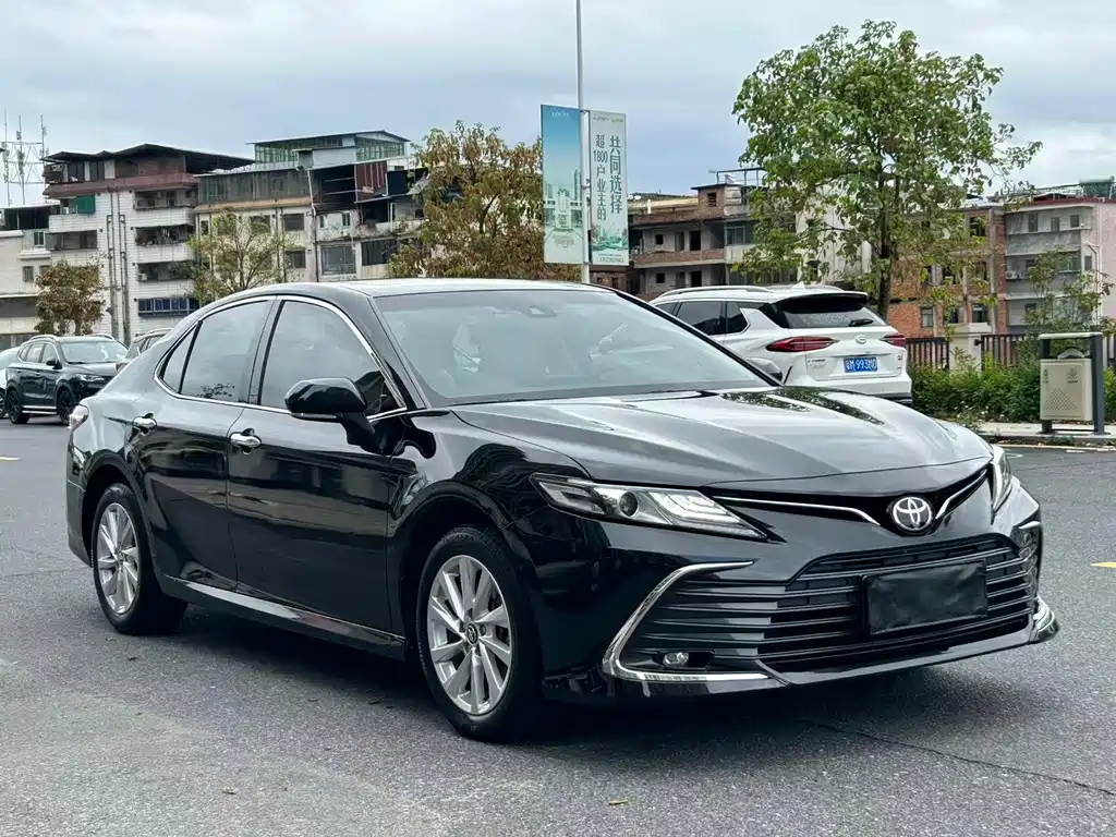Toyota Camry — фото 3