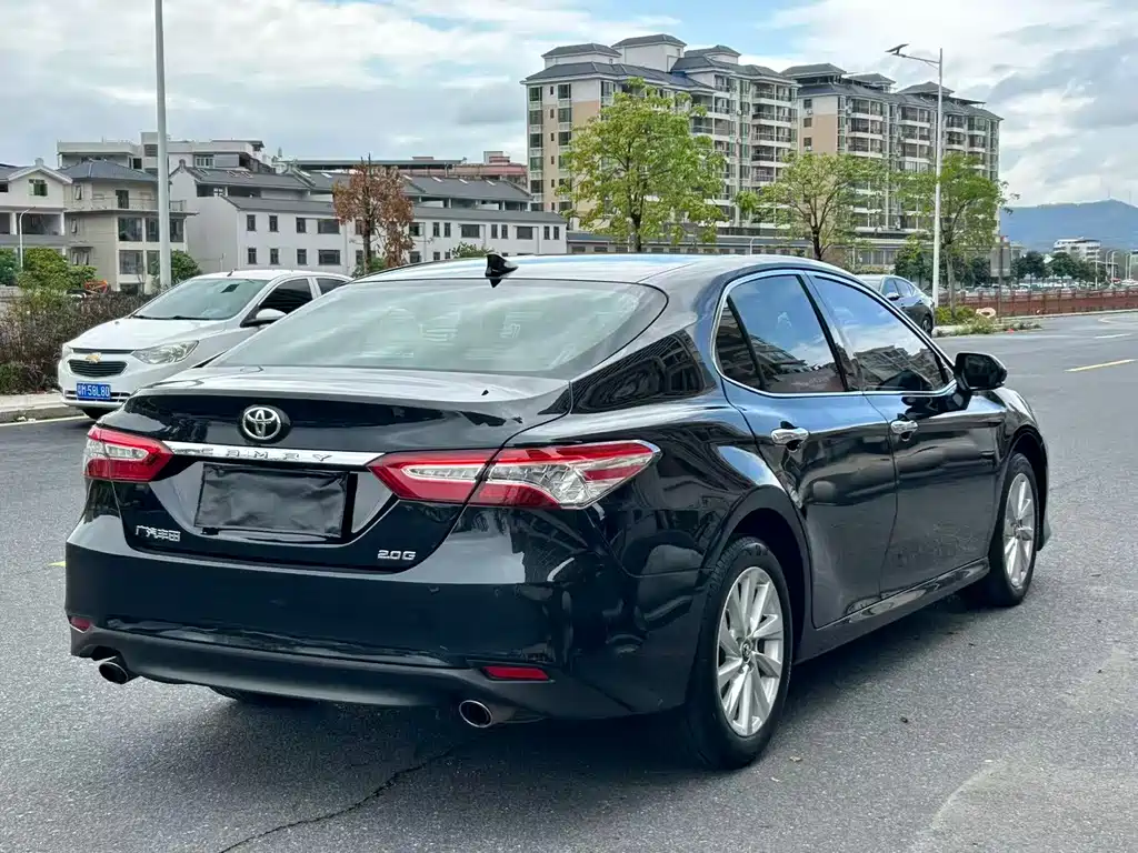 Toyota Camry — фото 7