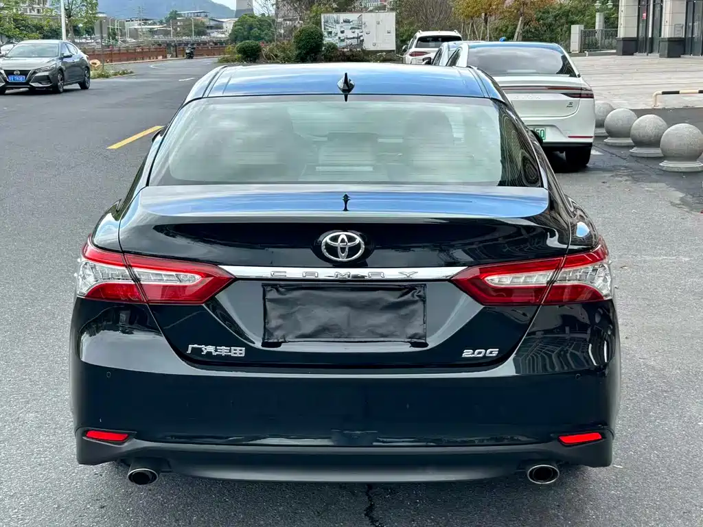 Toyota Camry — фото 8