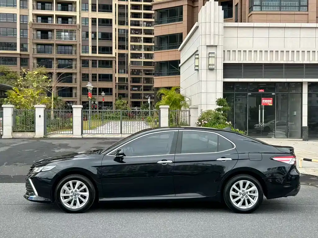 Toyota Camry — фото 10