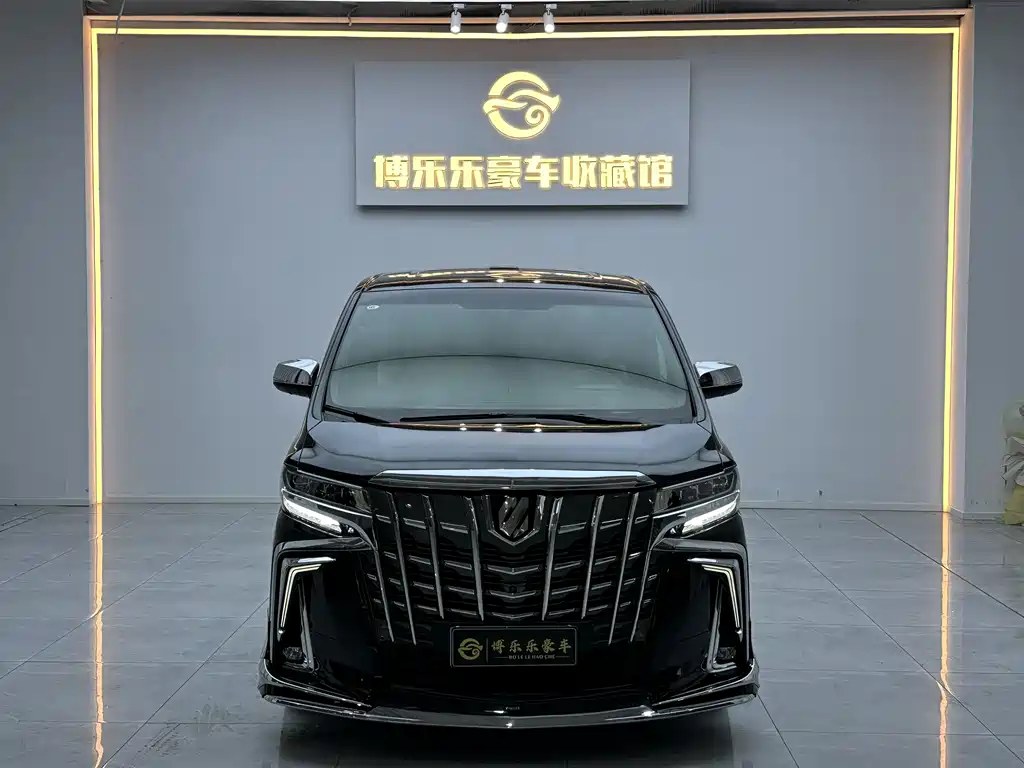 Toyota Alphard — фото 2