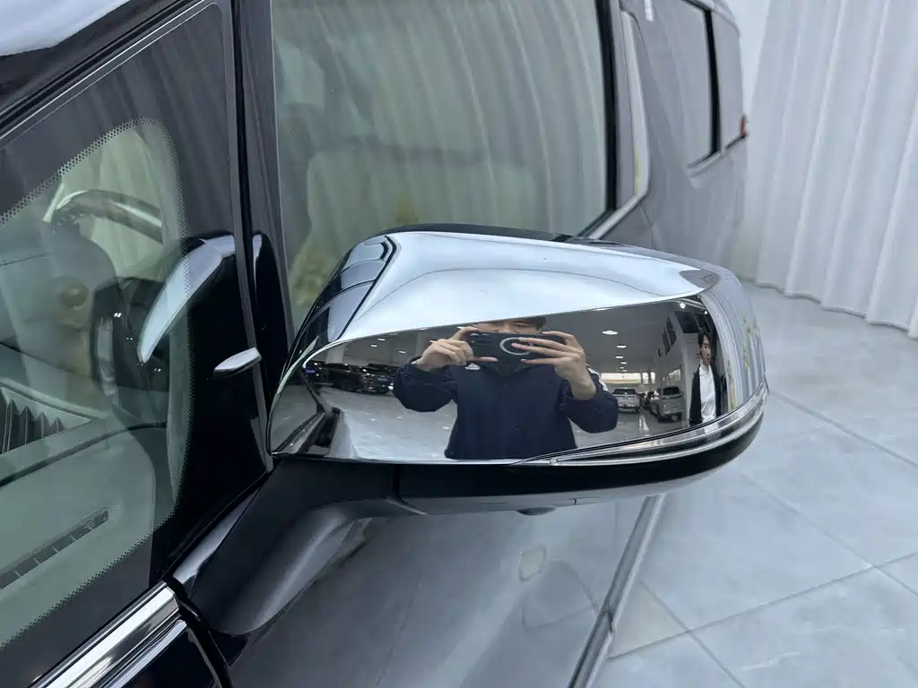 Toyota Alphard — фото 26