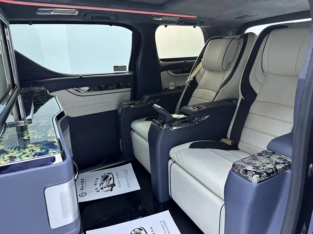 Toyota Alphard — фото 5
