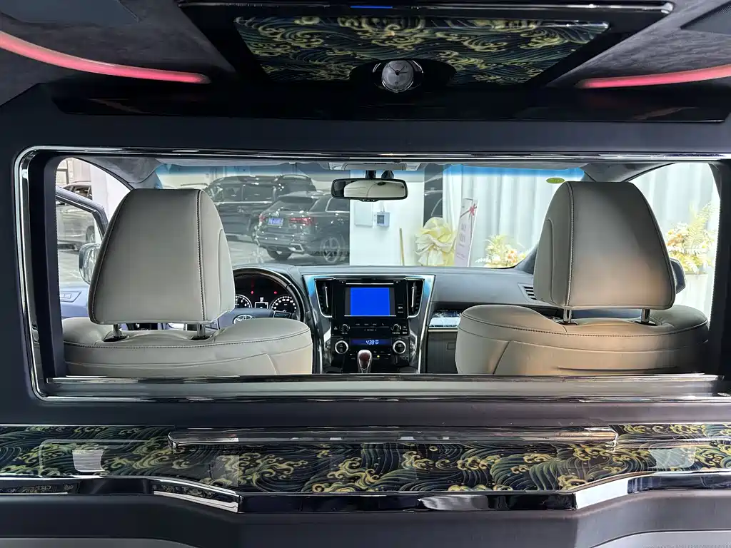 Toyota Alphard — фото 6