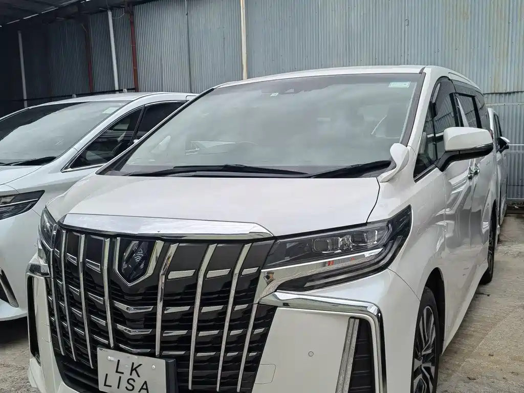 Toyota Alphard — фото 2
