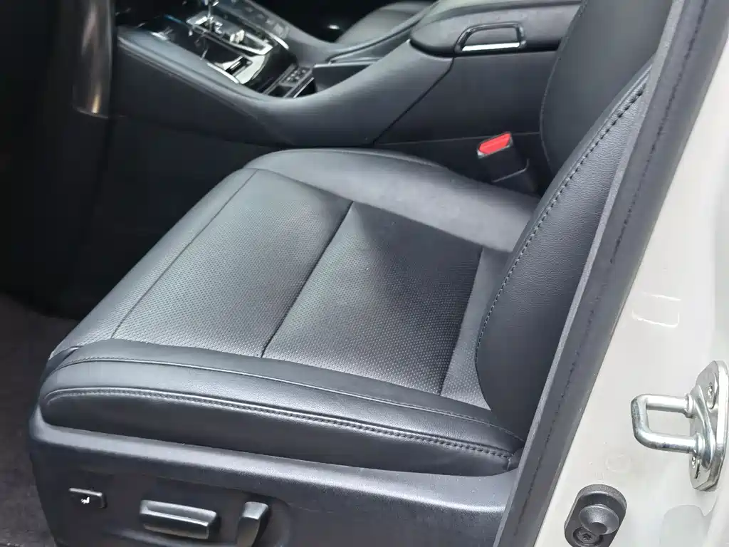 Toyota Alphard — фото 6