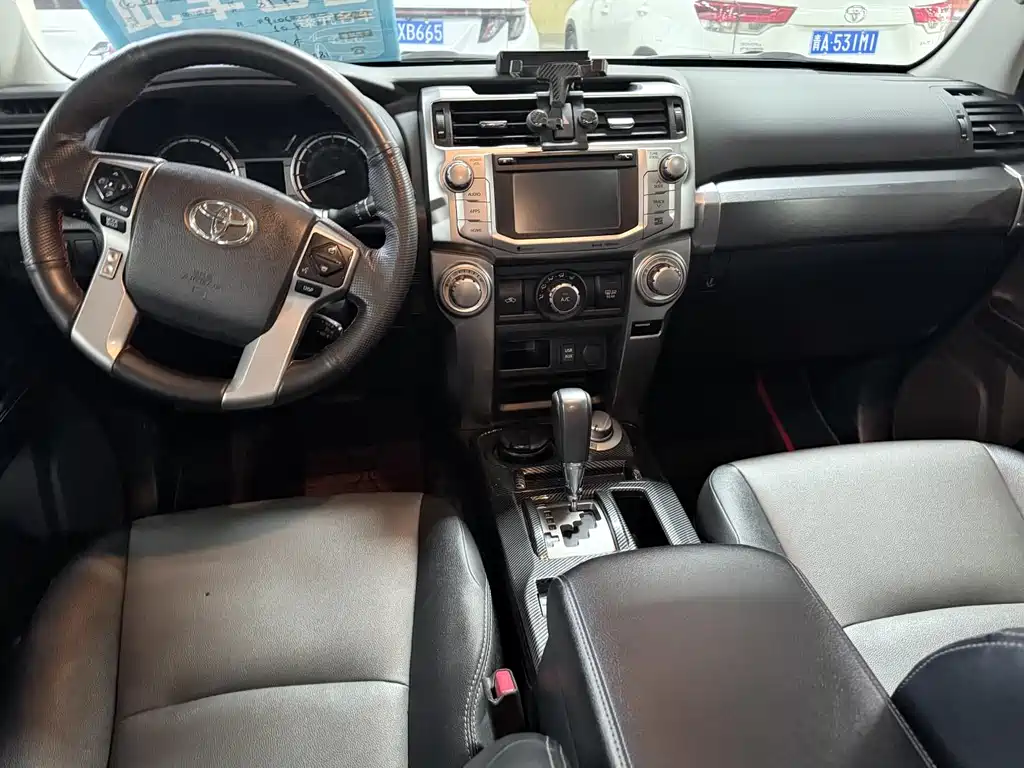 Toyota 4Runner — фото 11