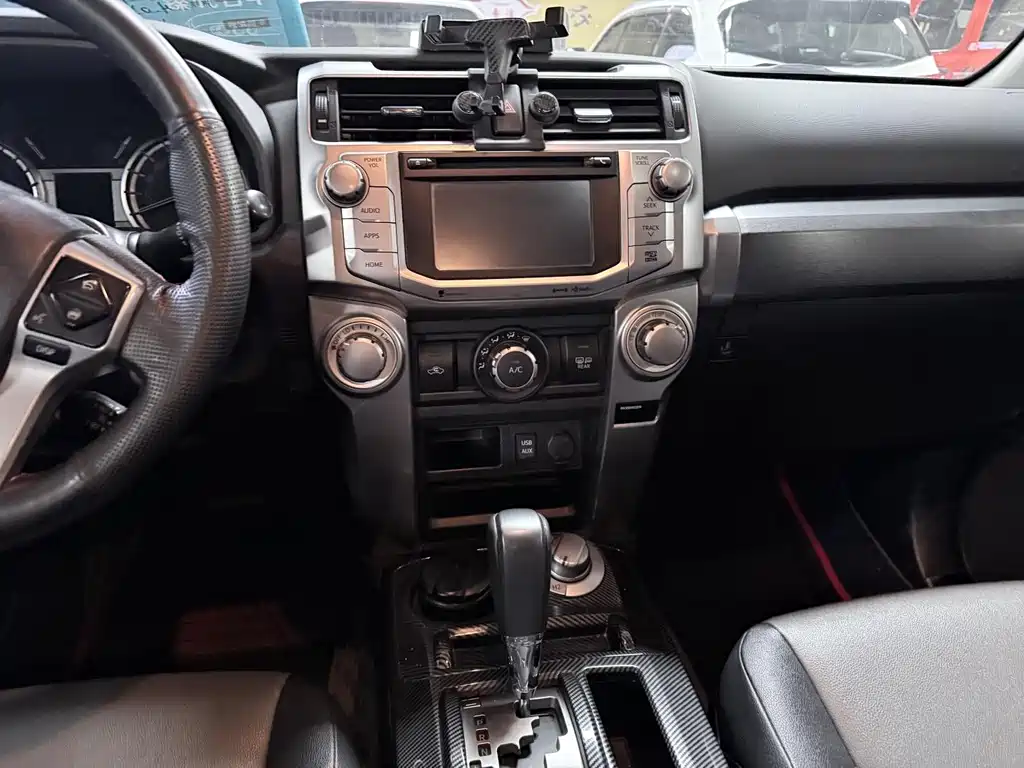 Toyota 4Runner — фото 13